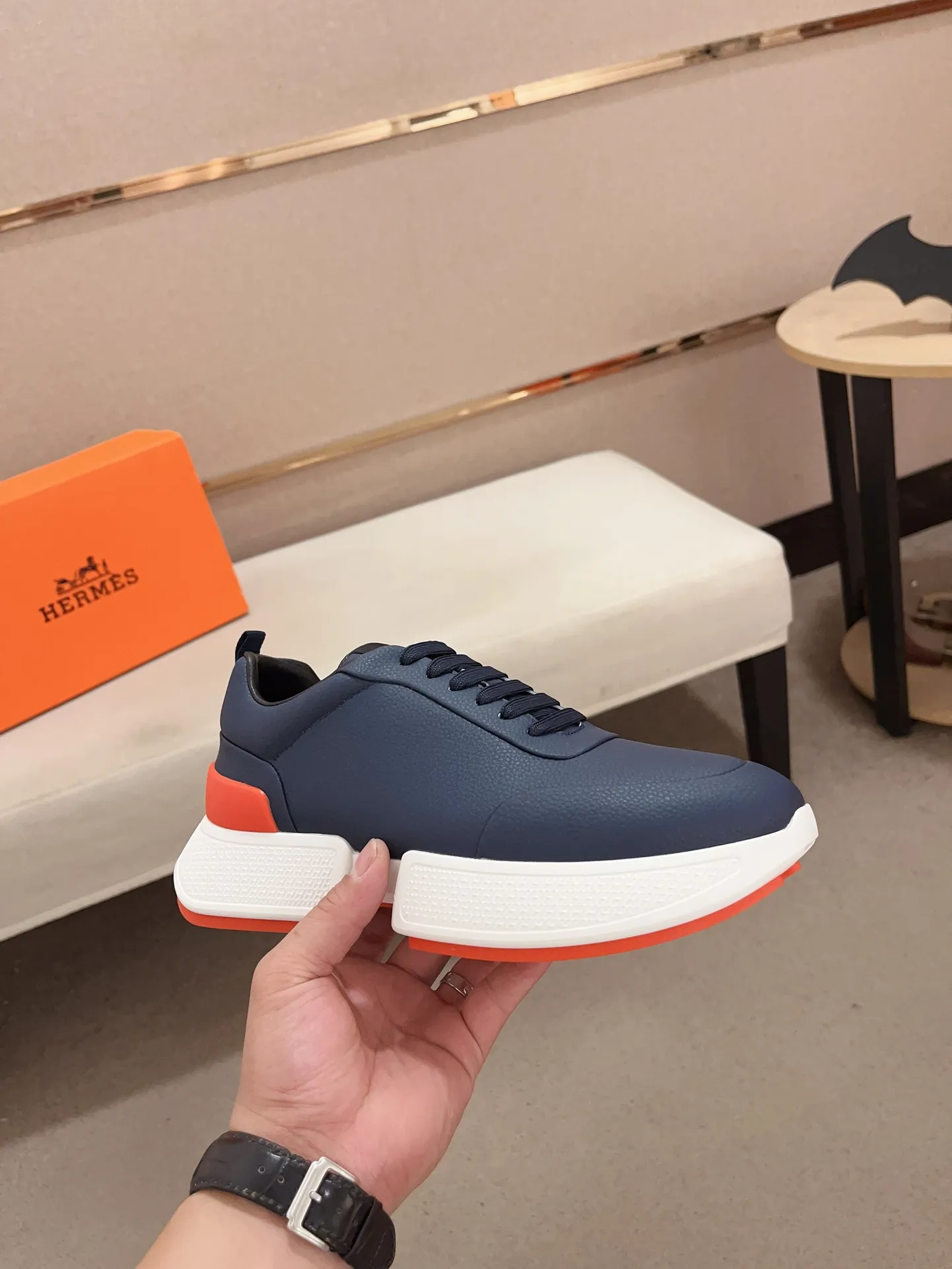 Men's clothing and shoes💰: 442💰《HERMES》【Classic original single version】Hermès; top 🔝purchase agent🔍🔍men's latest 🇺🇸 counter sales simultaneously, imported from Italy original ▲▲cowhide ▲▲ (high-end, nobility, class) ) Exquisite workmanship (Italian 🇮🇹 imported water-dyed 🐂 cowhide lining) sole: original sole provided by the original factory, ⚠️exclusive double-layer activity·TPR·rubber·combined molded outsole; super comfortable·wear-resistant·non-slip·environmental protection The real thing is more beautiful if you take the real thing (high quality, follow the order). You can enter and exit the counter at will * Number of yards: 38-44 (45 can be customized and cannot be returned or exchanged)